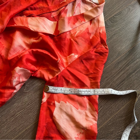 MaxMara 100% silk abstract floral true wrap blouse - Picture 10 of 12